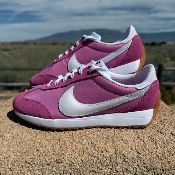 NWOT Nike Pacific. - Picture 4 of 7